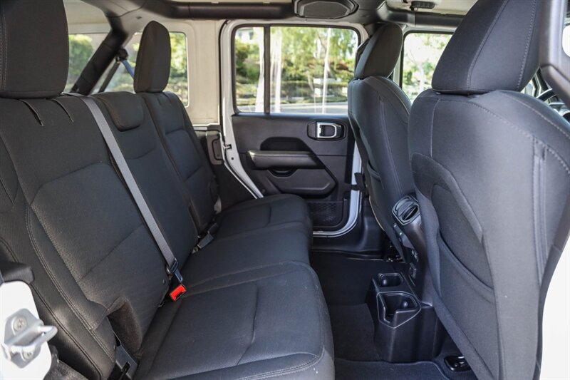 Used 2018 Jeep Wrangler Unlimited Sahara AWD/4WD image 22