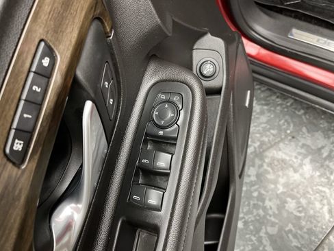Used 2019 GMC Terrain Denali w/ Advanced Safety Package AWD/4WD image 9