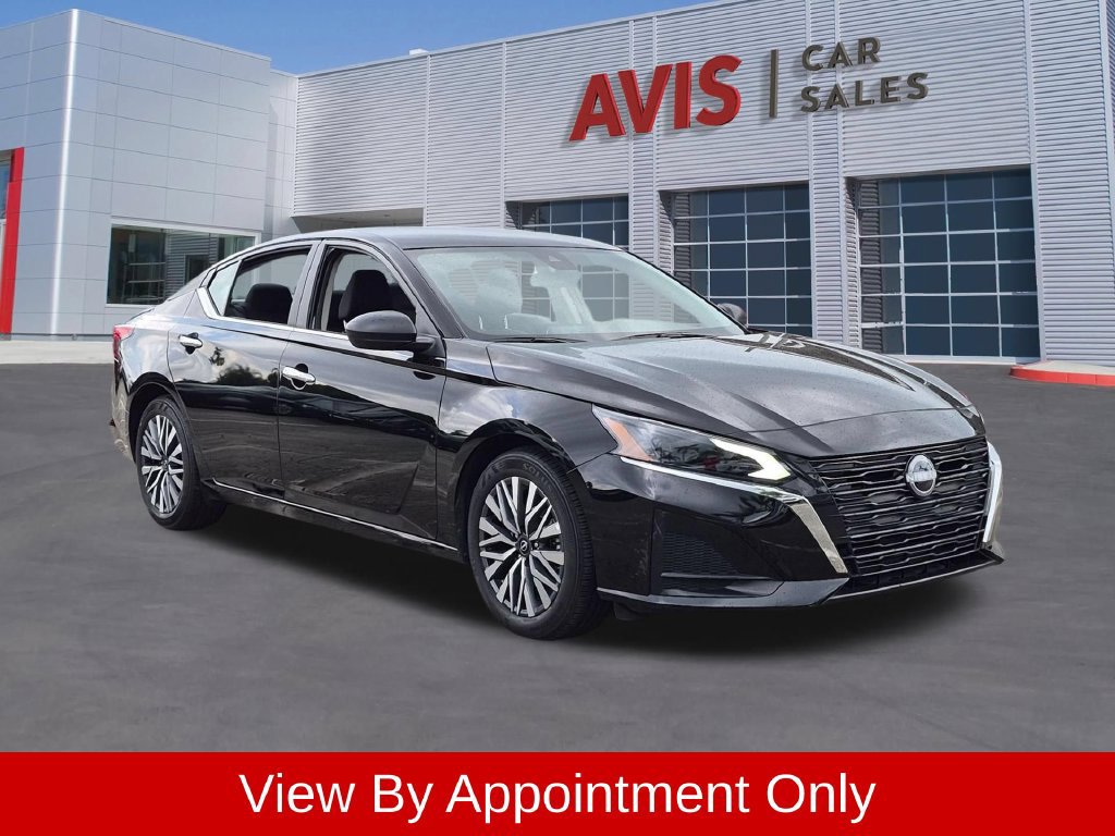 Used 2025 Nissan Altima 2.5 SV FWD image 3