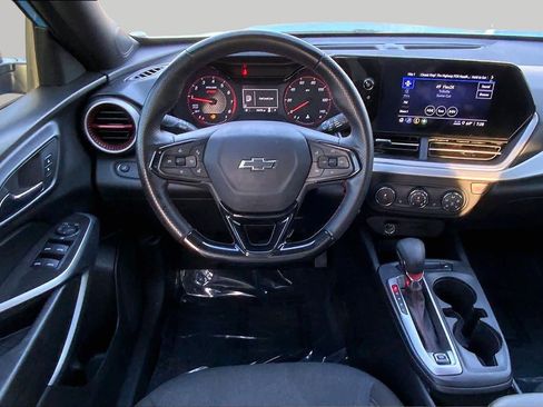 Used 2024 Chevrolet Trax RS w/ Driver Confidence Package FWD image 6