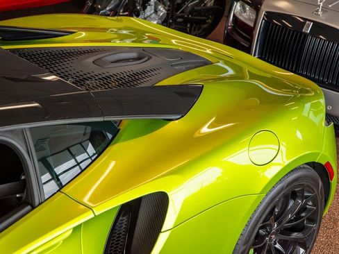 Used 2023 McLaren Artura image 6