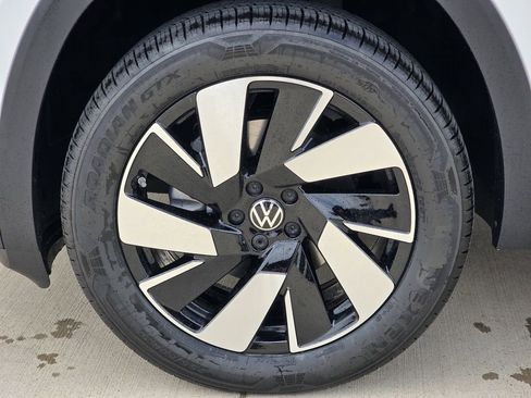New 2026 Volkswagen Atlas Cross Sport SE FWD image 9