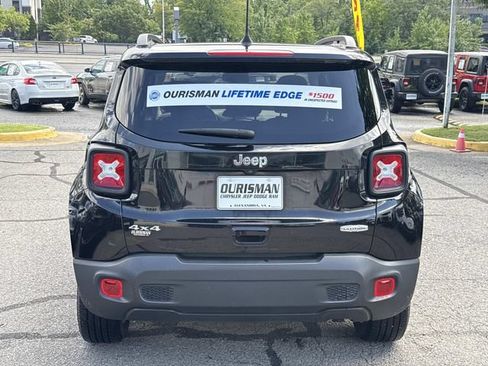 Used 2020 Jeep Renegade Latitude w/ UConnect 8.4 Nav Group AWD/4WD image 4