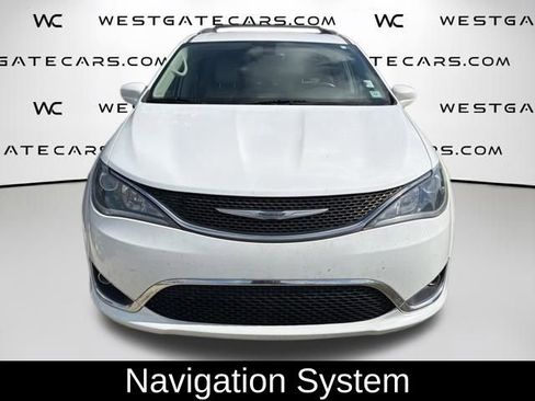 Used 2018 Chrysler Pacifica Touring-L Plus w/ Tire & Wheel Group FWD image 2
