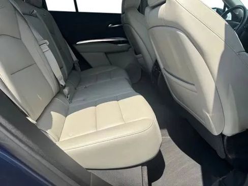 Used 2022 Cadillac XT4 Luxury w/ Cold Weather Package FWD image 16