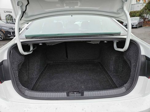 Used 2020 Volkswagen Jetta SEL Premium image 18