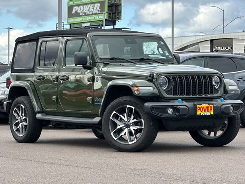 Used 2024 Jeep Wrangler Unlimited w/ Technology Group image 2