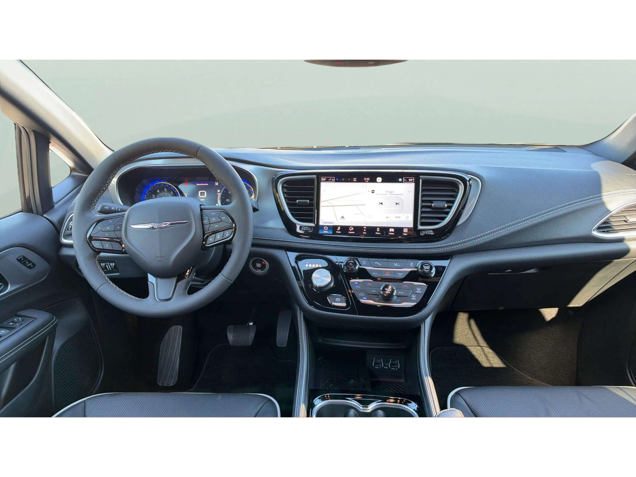 Used 2025 Chrysler Pacifica Limited FWD image 16