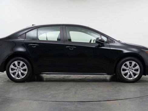 Used 2025 Toyota Corolla LE FWD image 11