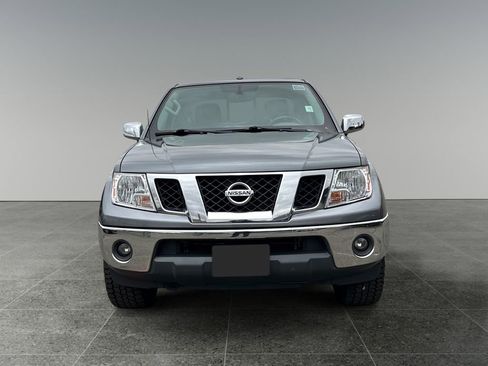 Used 2017 Nissan Frontier SL image 2