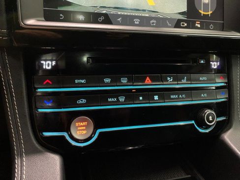 Used 2020 Jaguar F-PACE Checkered Flag image 43