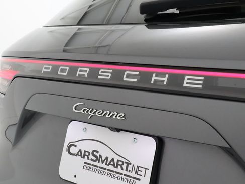 Used 2023 Porsche Cayenne AWD/4WD image 12