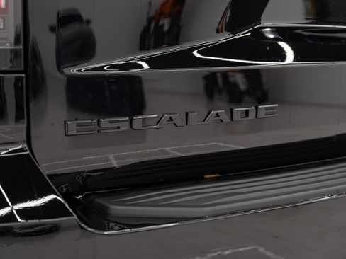 Used 2026 Cadillac Escalade V w/ LPO, ONYX Package image 18