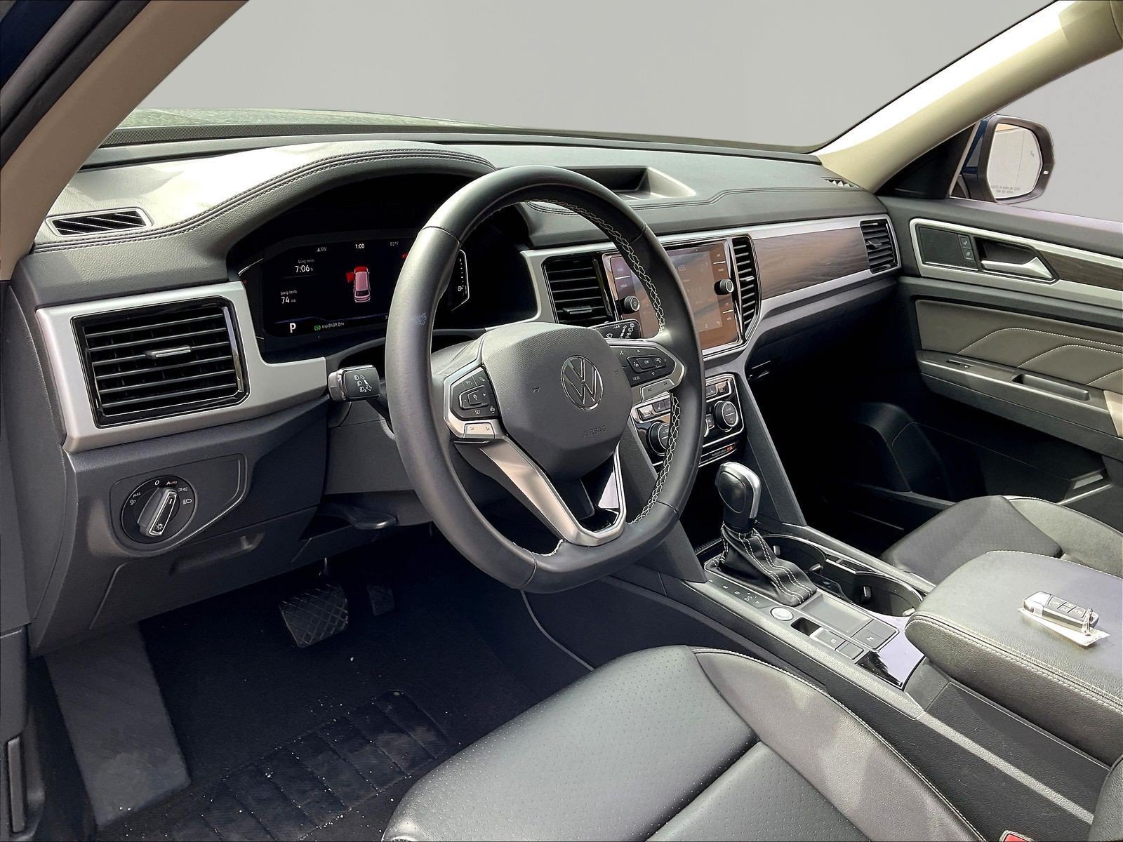 Used 2023 Volkswagen Atlas SE w/ Panoramic Sunroof Package FWD image 17