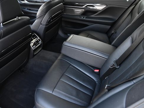 Certified 2022 BMW 740i 740i w/ M Sport Package image 10