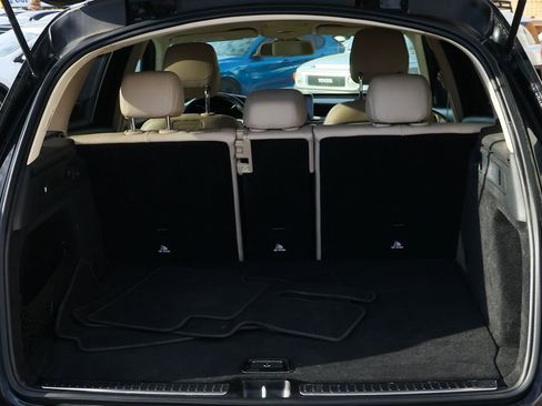 Used 2018 Mercedes-Benz GLC 300 w/ Premium Package image 25