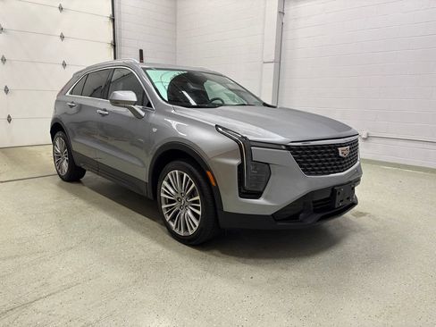 Used 2024 Cadillac XT4 Premium Luxury w/ Technology Package AWD/4WD image 2
