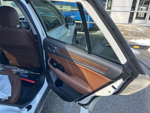 Used 2018 Subaru Outback 3.6R Touring w/ Popular Package #3 image 19
