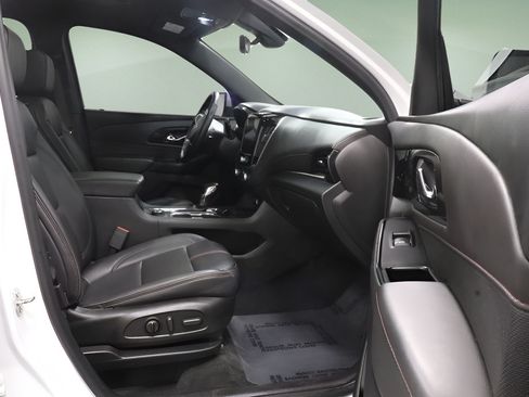 Used 2022 Chevrolet Traverse RS w/ LPO, Floor Liner Package AWD/4WD image 15