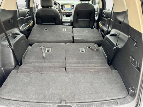 Used 2017 GMC Acadia Denali w/ Technology Package AWD/4WD image 30