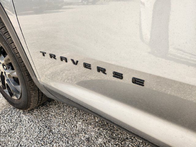 Used 2026 Chevrolet Traverse LT w/ Midnight/Sport Edition FWD image 9