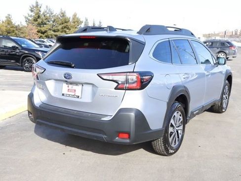 Used 2025 Subaru Outback Premium w/ Popular Package #1A image 3