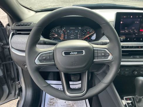 Used 2023 Jeep Compass Latitude w/ Sun and Sound Group AWD/4WD image 19