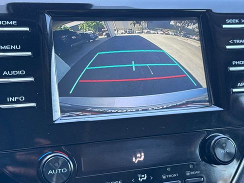 Certified 2018 Toyota Camry SE FWD image 18