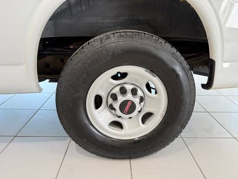 Used 2020 GMC Savana 2500 image 9