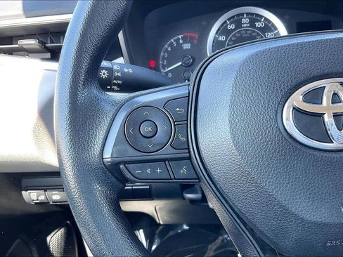Used 2022 Toyota Corolla LE FWD image 17