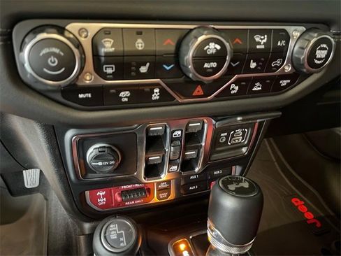 Used 2024 Jeep Wrangler Unlimited Rubicon 392 image 15