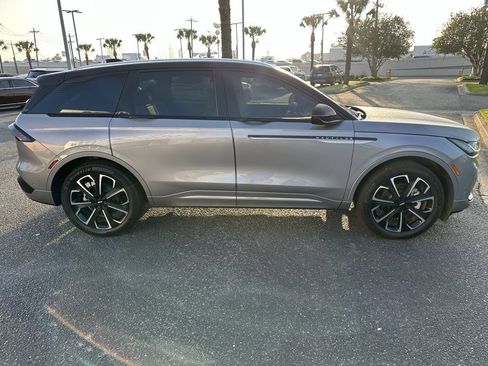 Used 2024 Lincoln Nautilus Reserve image 7