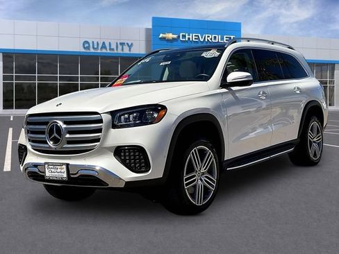 Used 2024 Mercedes-Benz GLS 450 4MATIC image 3