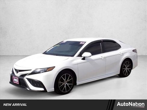 Used 2023 Toyota Camry SE image 1
