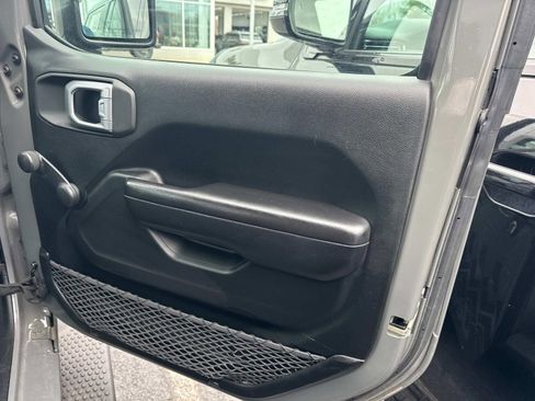 Used 2020 Jeep Wrangler Sport image 23