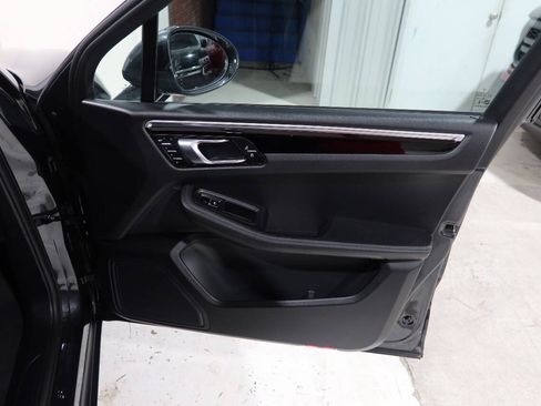 Used 2024 Porsche Macan AWD/4WD image 29