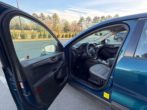 Used 2020 Ford Escape S image 10