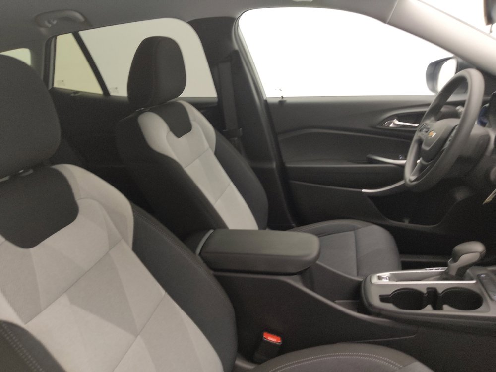 Used 2025 Chevrolet Trax LS FWD image 21