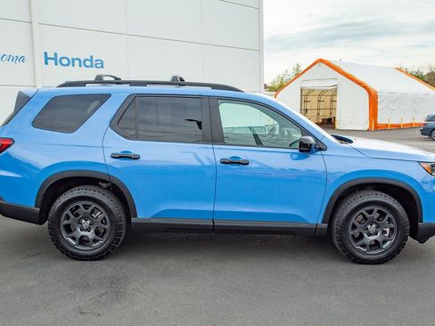 Certified 2025 Honda Pilot TrailSport image 16