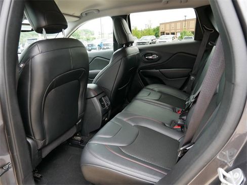 Used 2022 Jeep Cherokee Trailhawk image 14