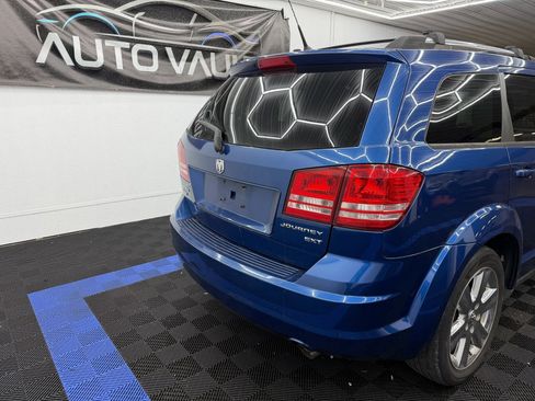 Used 2010 Dodge Journey SXT w/ Flexible Seating Group image 3