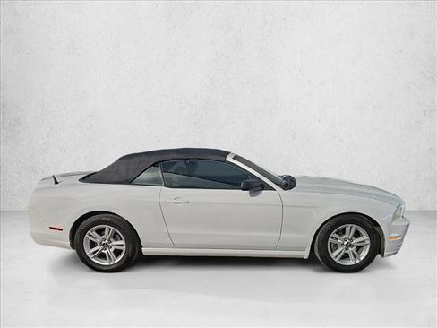 Used 2014 Ford Mustang Convertible image 6