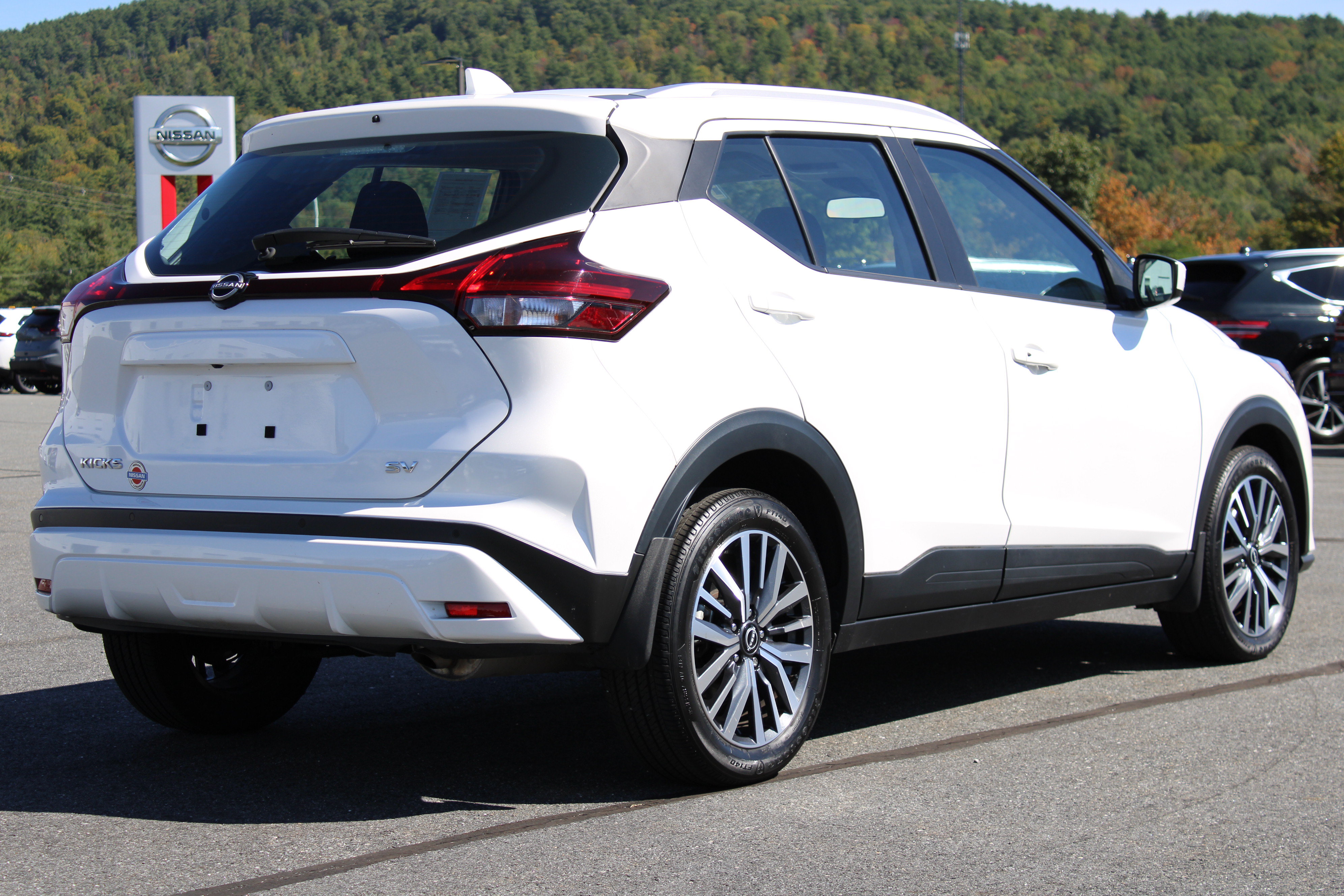 Used 2023 Nissan Kicks SV FWD image 7