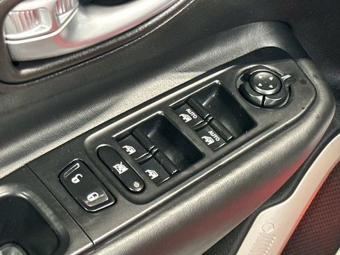 Used 2017 Jeep Renegade Limited AWD/4WD image 14