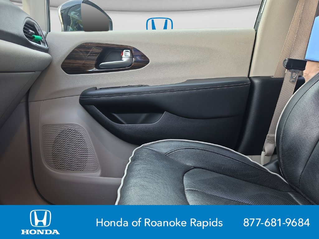 Used 2023 Chrysler Pacifica Limited FWD image 31