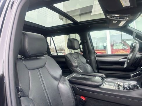 Used 2022 Jeep Wagoneer Series III image 14