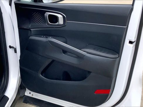 Used 2024 Kia Sorento S image 22