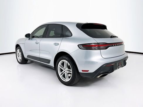Certified 2025 Porsche Macan image 3