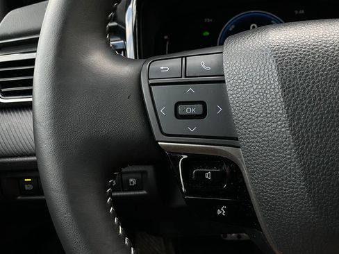 Used 2025 Toyota Camry SE image 33