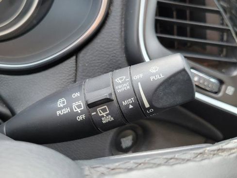 Used 2019 Jeep Cherokee Trailhawk image 16